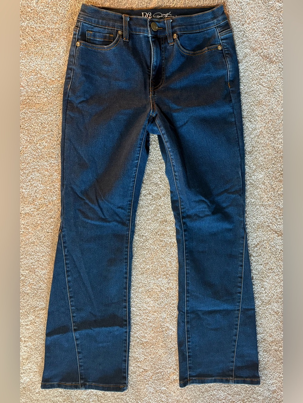 DG2 Celebrity Pink Virtual Stretch Bootcut Jeans Size 2P Petite Dark Wash